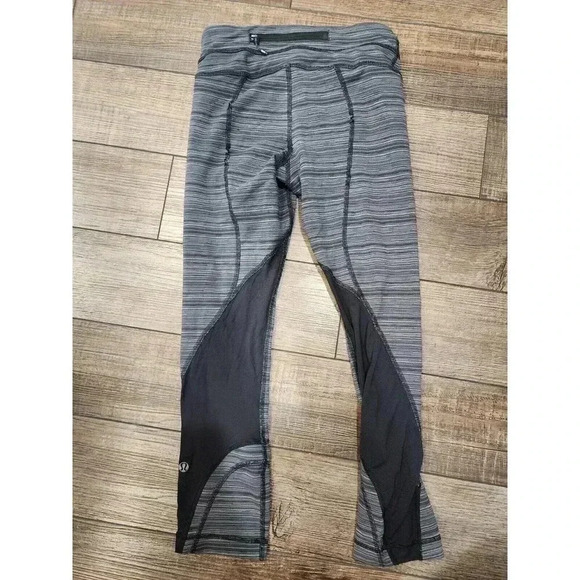 Lululemon Womens Compression Leggings Size 2 Black Gray Yoga Pants Capri - Picture 4 of 7
